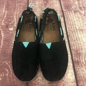 Bobs Black w/ Aztec Print Slip-on shoe sz 8